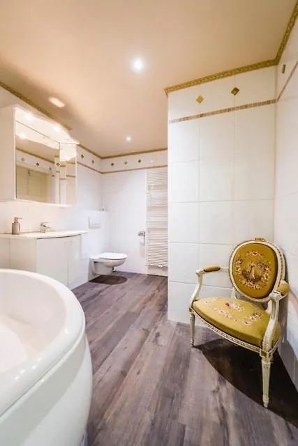 HOFMARKGRAAF - Unique apartment in historic Antwerp mansion